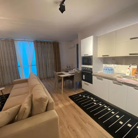 City Center& Sea View Apartment